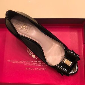 Vince Camuto black and gold wedges